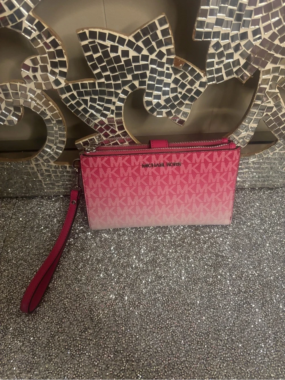 ⭐️Michael‎ Kors Pink Gradient Wristlet NWT